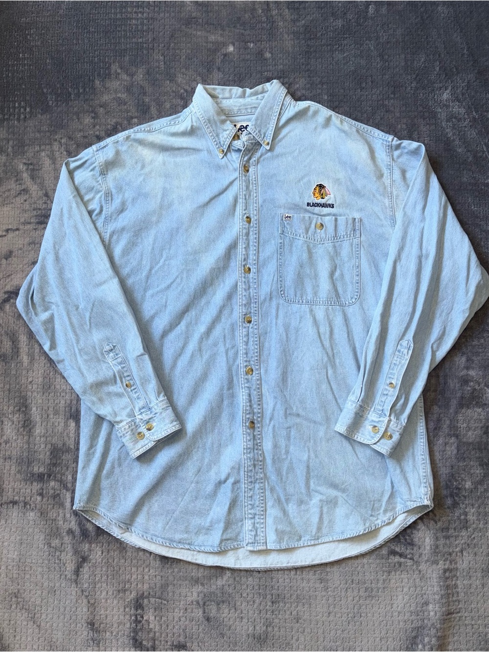 Vintage Lee Sport Chicago Blackhawks NHL Light Blue Denim Button-Up Shirt Mens L